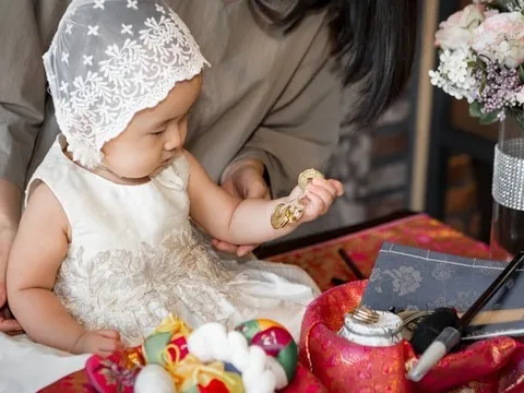 ‘Cuộc chiến’ mới ở Hàn Quốc: Đặt tiệc thôi nôi trước khi sinh con