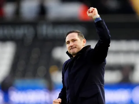 HLV Lampard khiến cả nước Anh thán phục