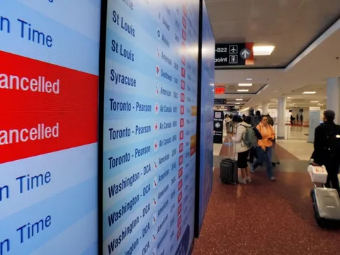 Hàng nghìn chuyến bay Mỹ tê liệt giữa đợt đóng cửa chính phủ dài kỷ lục