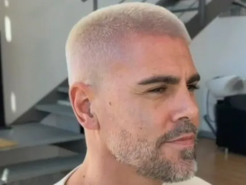 Diện mạo khác lạ của Victor Valdes