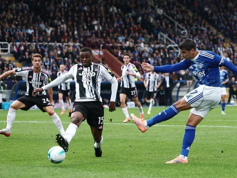 Morata lạc lối ở Como