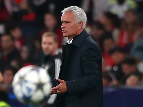 Mourinho lại nổi giận