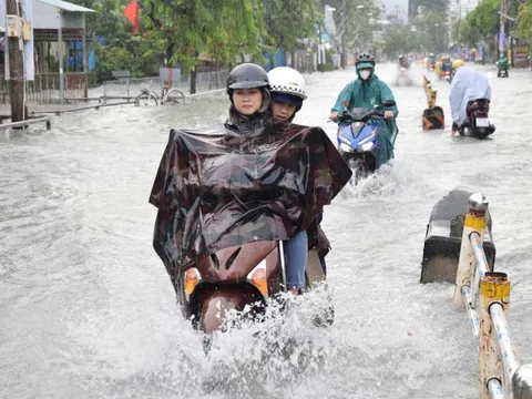 Đường Nguyễn Văn Khối, Lê Văn Thọ ngập nặng, dân đắp bao cát 'không ăn thua'