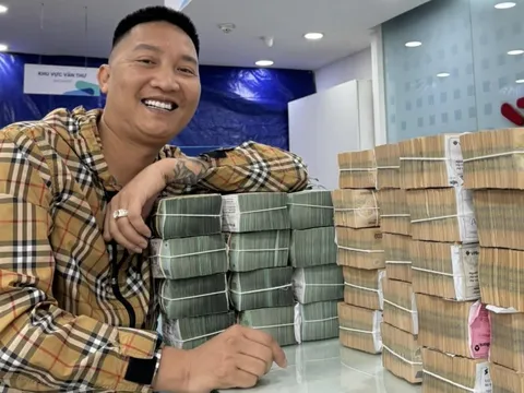 Huấn Hoa Hồng biến mất?