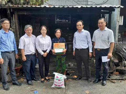 Hỗ trợ hơn 119 triệu đồng cho 4 hộ dân bị ảnh hưởng do cháy đường dây điện trung thế