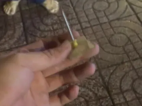 Xác minh người đàn ông rải đinh nhọn trên đường ở TP.HCM