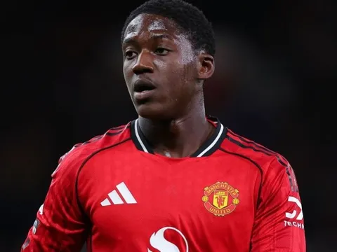 MU hét giá kỷ lục cho Mainoo