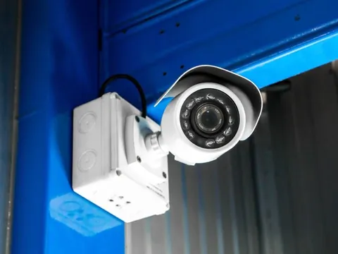 Cách 'che' camera an ninh không cần dùng khăn