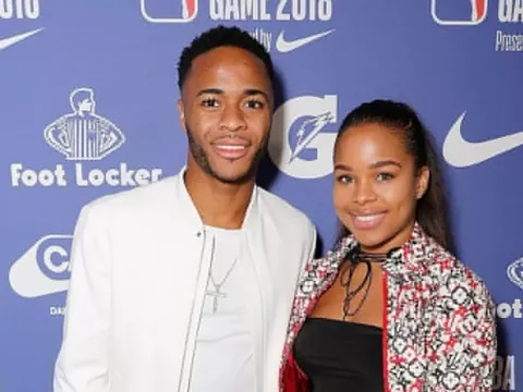 Sterling chống trả trộm có dao