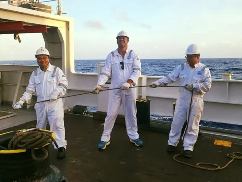 Phát hiện ‘kho báu’ trải dài 2 triệu km² sâu dưới đáy biển, Mỹ và Trung Quốc lập tức vào cuộc, quyết giành lợi thế