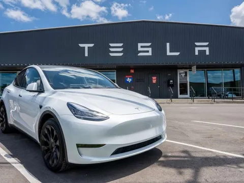 Doanh số Tesla lao dốc trong tháng 10