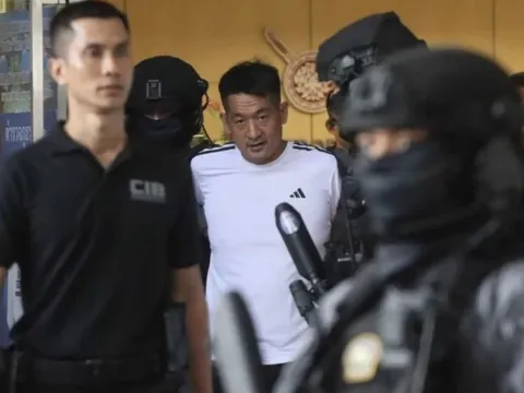 Cảnh sát Thái Lan dẫn độ trùm cờ bạc She Zhijiang về Trung Quốc xét xử