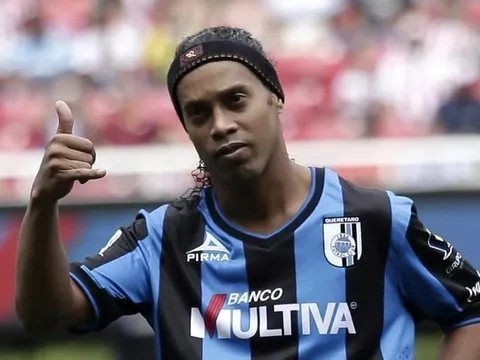 Ronaldinho từng gây choáng với độ 'ăn chơi' ở Mexico