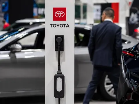 Nhu cầu xe điện xuống thấp, Toyota hoãn xây nhà máy pin mới