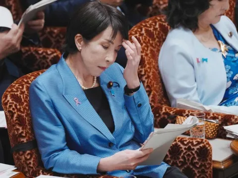 Thủ tướng Nhật Bản tiết lộ chỉ ngủ 2 đến 4 tiếng mỗi đêm, dư luận tranh cãi