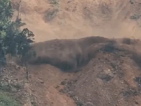 Sạt lở kinh hoàng ở vùng cao Đà Nẵng, 7 người mất liên lạc