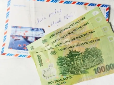 Cô dâu đăng mã QR đòi tiền mừng cưới như đòi nợ gây tranh cãi