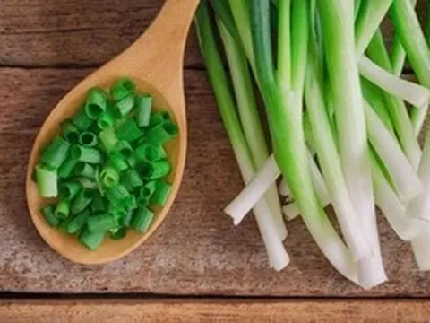 Loại lá rẻ nhất chợ Việt lại là "thuốc quý" ngừa ung thư