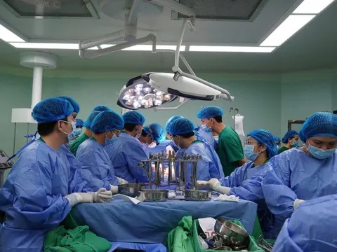 Hơn 40 y, bác sĩ và 24 giờ chạy đua lấy, ghép tạng từ người chết não