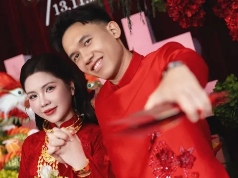 Tiền vệ tuyển Việt Nam cưới 'cô chủ tiệm vàng'
