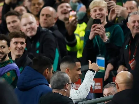 Loạt biểu cảm của Ronaldo khi bị đuổi