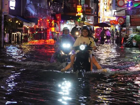 Trung tâm TP.HCM có 23 điểm ngập, do mưa và triều cường vượt chuẩn thiết kế