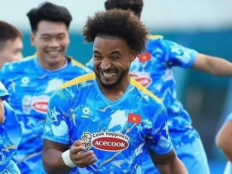 HLV Kim gọi Nguyễn Xuân Son chỉ để… dự bị?