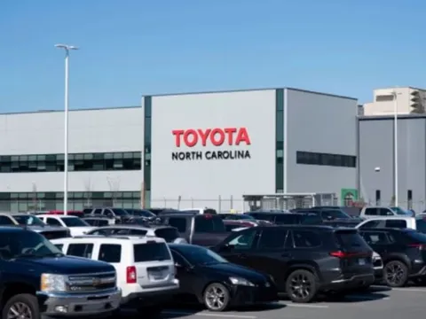 Toyota sẽ đầu tư 10 tỷ USD vào Mỹ trong 5 năm, vừa khánh thành nhà máy pin siêu 'khủng'