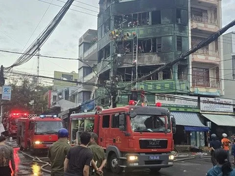 CLIP: Cháy lớn sát chợ Đầm Nha Trang