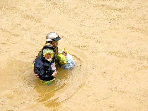 Mỹ hỗ trợ thêm nửa triệu USD cho người dân Việt Nam bị ảnh hưởng bởi thiên tai