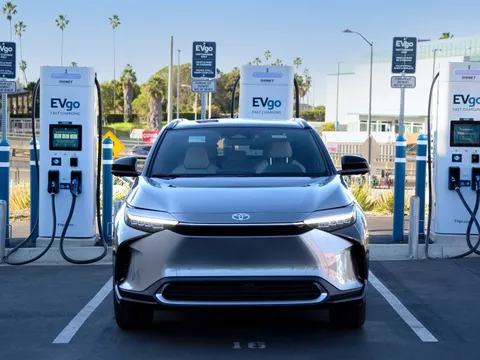 Doanh số xe điện toàn cầu tăng 23% trong tháng 10