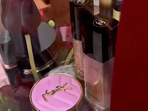 Tráp cưới toàn mỹ phẩm Chanel, Hermès gây sốt ở Tây Ninh