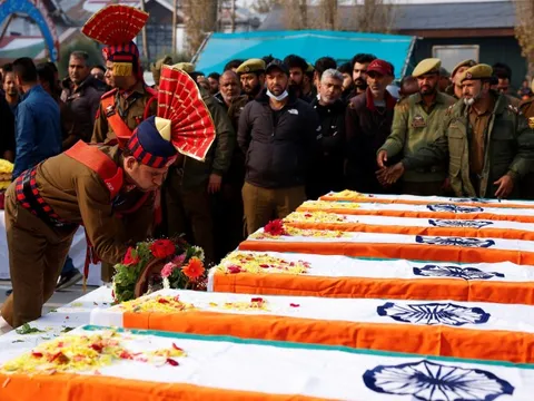 Đồn cảnh sát Ấn Độ bung nóc vì thuốc nổ thu giữ, nhiều người thiệt mạng