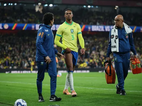 Cú sốc với Arsenal