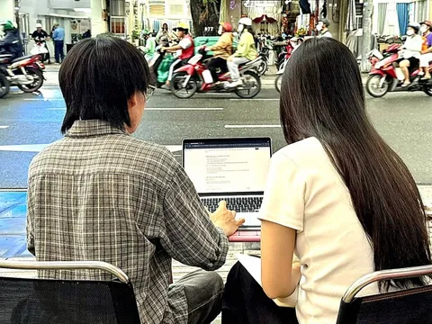 Tình yêu thời AI có giống... - Kỳ 4: Khi ChatGPT thành gương soi cảm xúc tình yêu