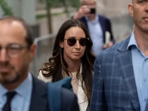 Bi hài JPMorgan bị 1 nữ founder lừa 175 triệu USD nhưng vẫn phải chi tiền cho người này nâng cấp khách sạn, thuê luật sư