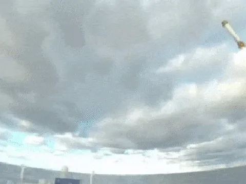 Tiếp sau SpaceX, công ty tên lửa của tỷ phú Jeff Bezos trở thành hãng thứ hai trên thế giới làm được việc này