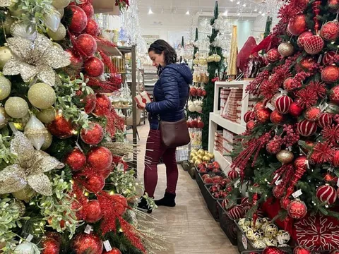 Thuế khiến Giáng sinh ở Mỹ có thể thiếu đồ trang trí và giá tăng cao
