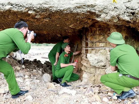 Trụ cầu sông Lô trơ lõi thép, công an đang điều tra; Luật sư nói về quy định chữ ký