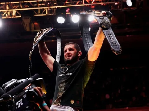 Makhachev đổi hạng, không đổi quyền lực