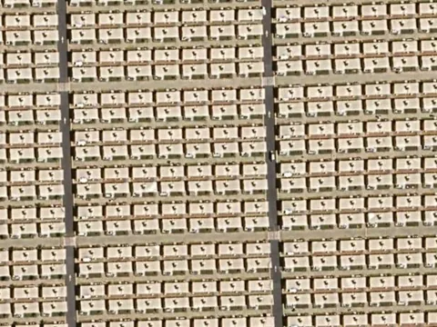 Ảnh chụp vệ tinh những khu nhà công nhân khổng lồ giống hệt nhau ở siêu đô thị ngàn tỉ đô Neom