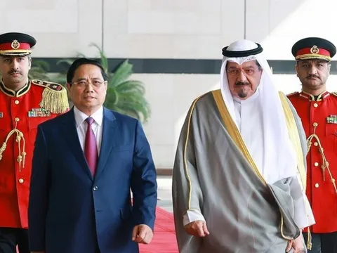 Thủ tướng Kuwait chủ trì lễ đón trọng thể Thủ tướng Phạm Minh Chính tại cung điện