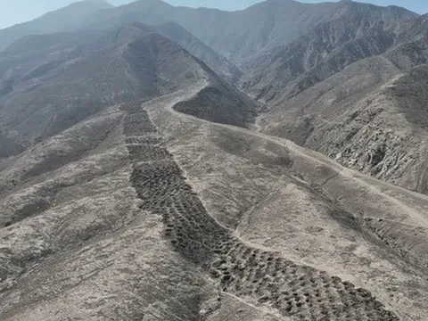 Bí mật về 5.200 chiếc hố trên dãy Andes dần hé lộ