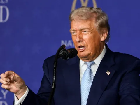 Khảo sát mới nhất: Tỉ lệ ủng hộ ông Trump xuống thấp