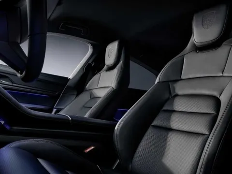 Những mẫu xe sang loại bỏ trang bị 'da thật' khỏi nội thất