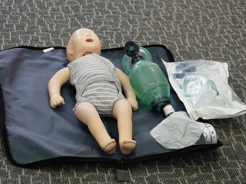 TPHCM: Mẹ 32 tuổi sinh con tại nhà trọ, bé gái tử vong thương tâm