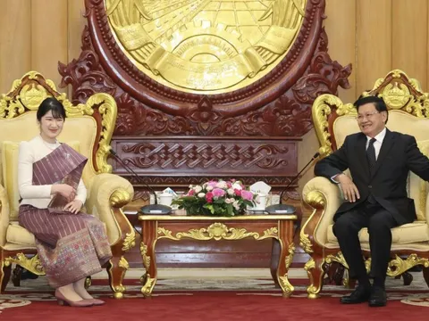 Công chúa Nhật thăm Vientiane, mặc trang phục truyền thống Lào