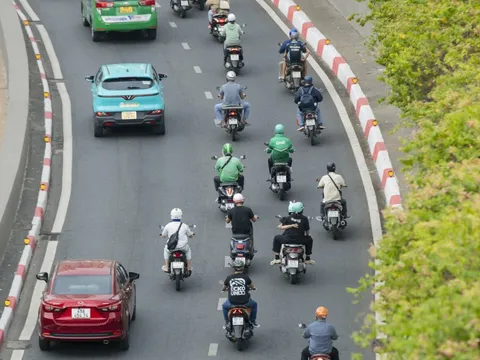 Chủ tịch Grab nói gì về việc cạnh tranh với Xanh SM, VinFast?