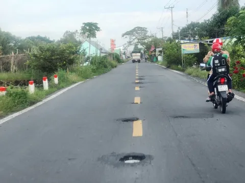 Vì sao quốc lộ 63 vừa láng nhựa lại xuống cấp, nhiều ổ gà?