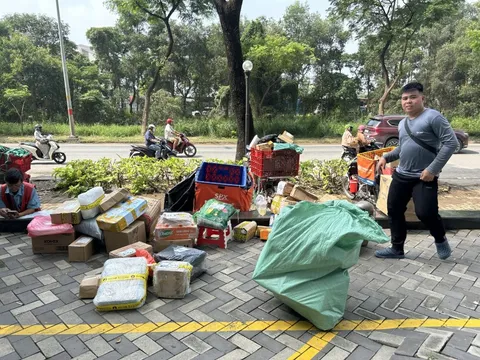 Lỡ săn sale quá tay, khách 'chóng mặt' nhận hàng suốt tuần